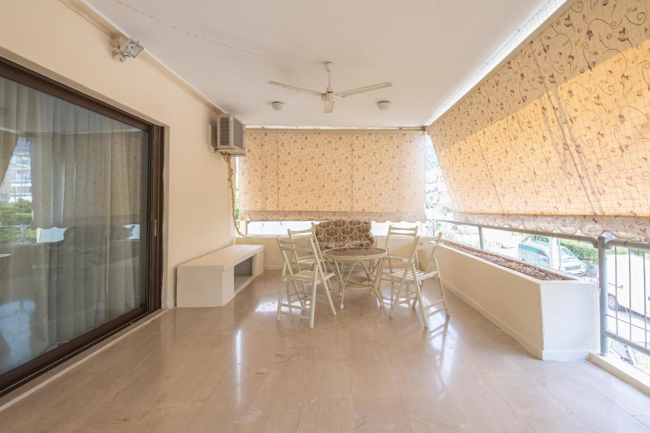 Lovely & Spacious 2-Bedroom Rental Unit In Glifada Aten Exteriör bild