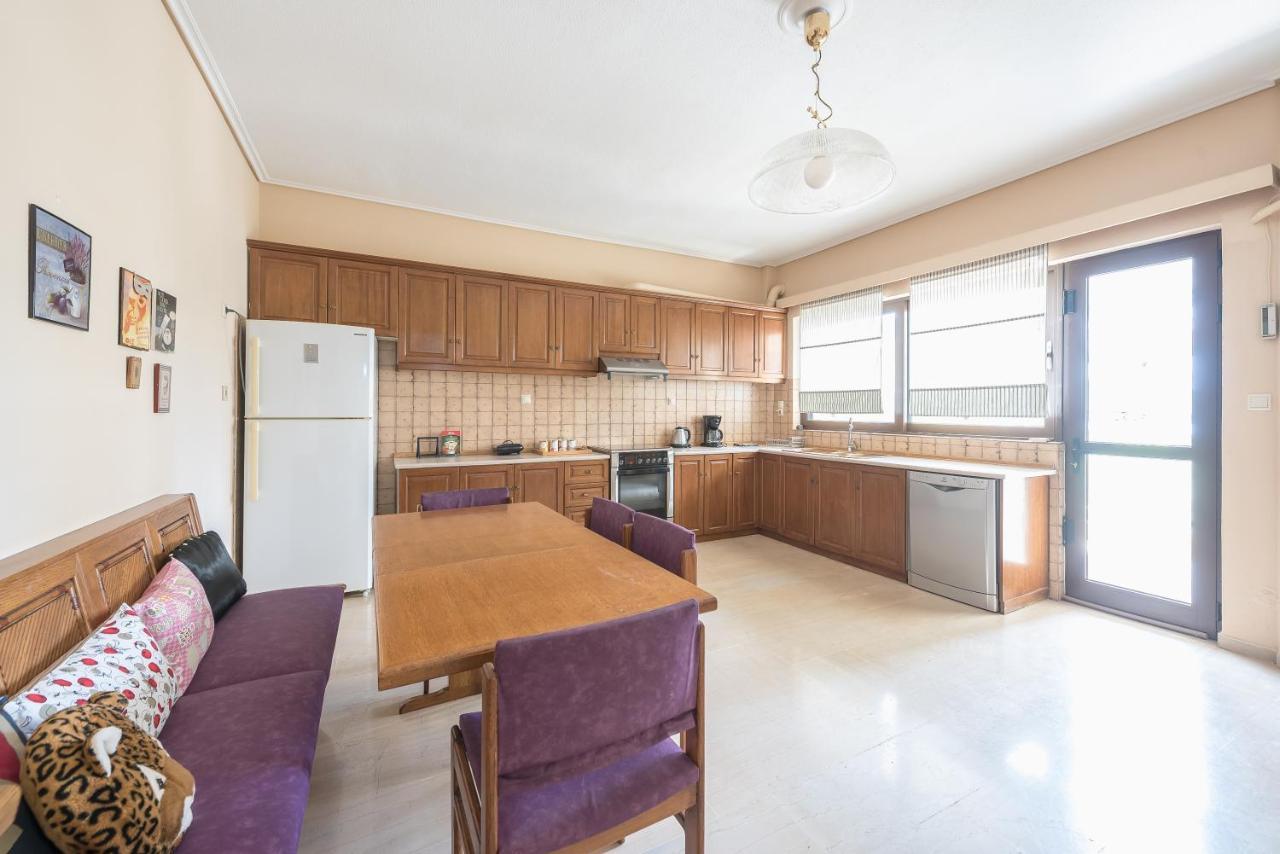 Lovely & Spacious 2-Bedroom Rental Unit In Glifada Aten Exteriör bild