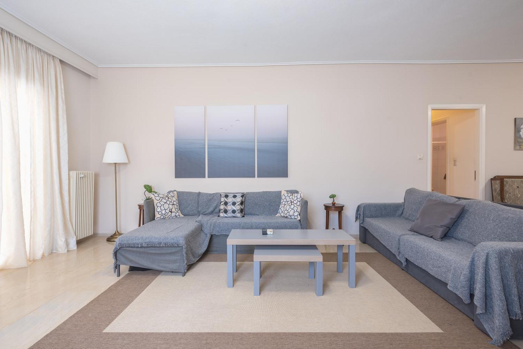 Lovely & Spacious 2-Bedroom Rental Unit In Glifada Aten Exteriör bild