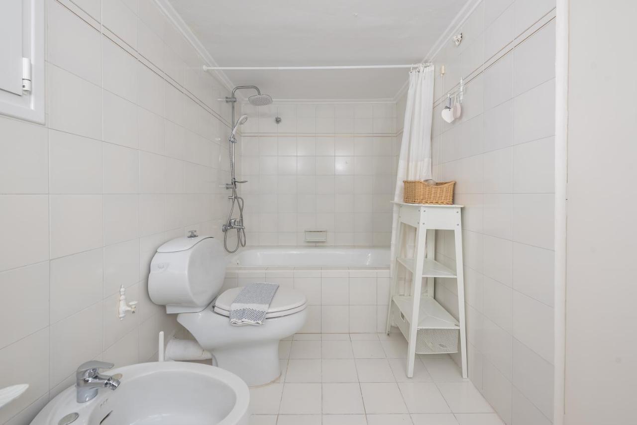 Lovely & Spacious 2-Bedroom Rental Unit In Glifada Aten Exteriör bild